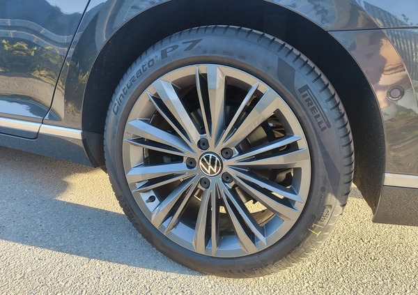 Volkswagen Passat cena 130000 przebieg: 88400, rok produkcji 2021 z Warszawa małe 742